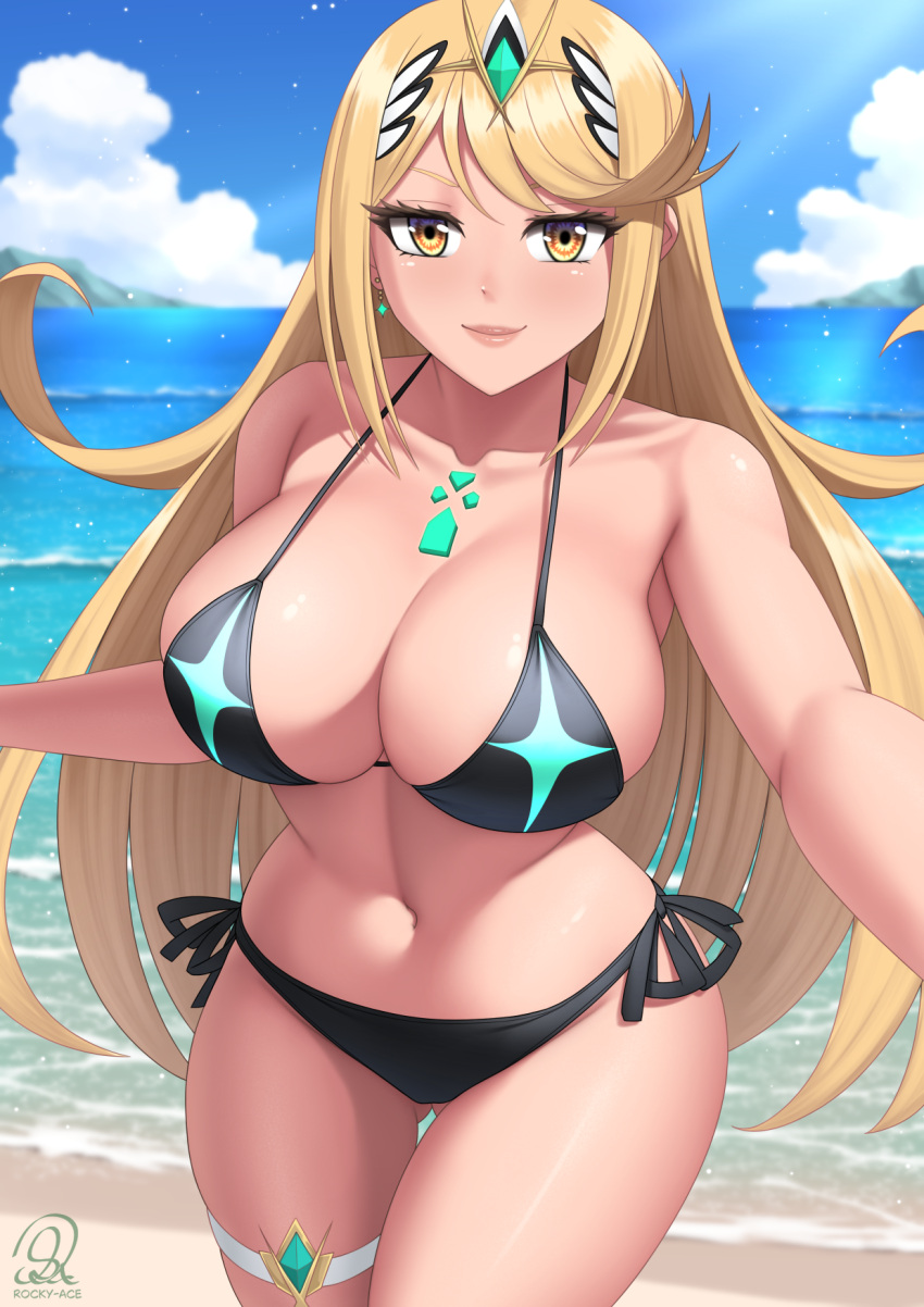 1girl 1girl alluring artist_name beach big_breasts bikini black_bikini blonde_hair blue_sky chest_jewel closed_mouth commentary core_crystal_(xenoblade) cowboy_shot day earrings gem green_gem high_res jewelry lips long_hair looking_at_viewer mythra_(xenoblade) navel ocean outside rocky-ace side-tie_bikini_bottom sky smile swimsuit thigh_strap tiara xenoblade_(series) xenoblade_chronicles_2 yellow_eyes